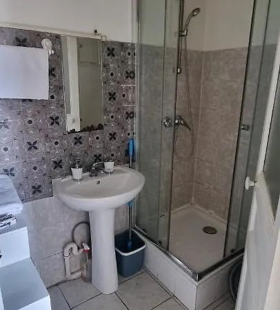 Chambre Privee Dans Un Guest house Nice