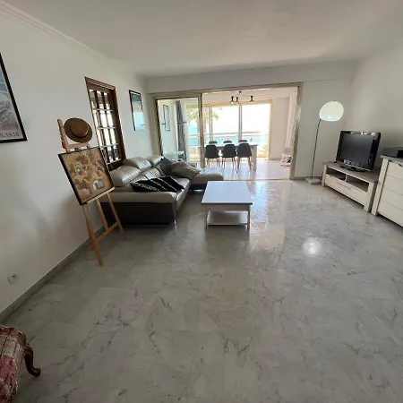 2 Crossing With Private Parking 4 Beds Two Double Bed And 2 Single Bed With 2 Balconies In Promenade Des Anglais Street With Perfect Air Conditioner Cooler And Heater