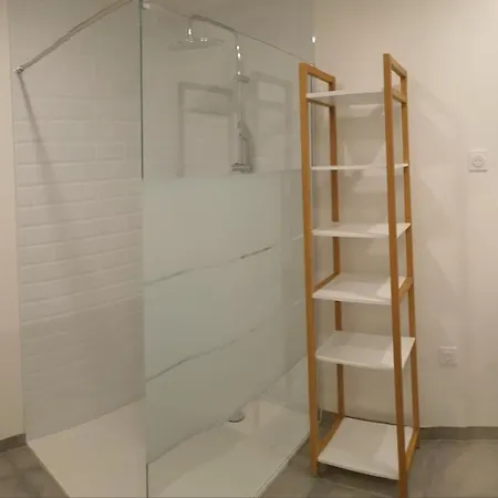 Renove 2023 Proche Aeroport 5min, Gare Sncf 2 Min, Tramway Au Pied De L'immeuble , Parking Possible, Renovated 2023 Near The Airport 5 Min, Train Station 2 Min, Tram Next To The Building 1 Min, Parking Possible Appartement Nice