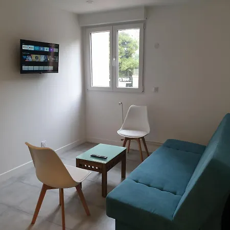 Renove 2023 Proche Aeroport 5min, Gare Sncf 2 Min, Tramway Au Pied De L'immeuble , Parking Possible, Renovated 2023 Near The Airport 5 Min, Train Station 2 Min, Tram Next To The Building 1 Min, Parking Possible Appartement *