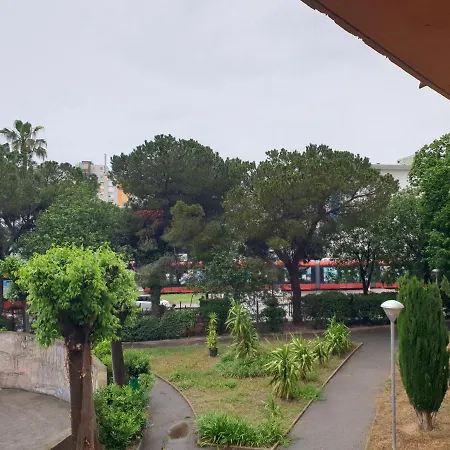 Renove 2023 Proche Aeroport 5min, Gare Sncf 2 Min, Tramway Au Pied De L'immeuble , Parking Possible, Renovated 2023 Near The Airport 5 Min, Train Station 2 Min, Tram Next To The Building 1 Min, Parking Possible *