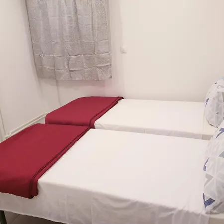 Appartement Renove 2023 Proche Aeroport 5min, Gare Sncf 2 Min, Tramway Au Pied De L'immeuble , Parking Possible, Renovated 2023 Near The Airport 5 Min, Train Station 2 Min, Tram Next To The Building 1 Min, Parking Possible *