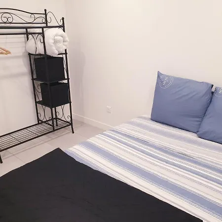 Appartement Renove 2023 Proche Aeroport 5min, Gare Sncf 2 Min, Tramway Au Pied De L'immeuble , Parking Possible, Renovated 2023 Near The Airport 5 Min, Train Station 2 Min, Tram Next To The Building 1 Min, Parking Possible *