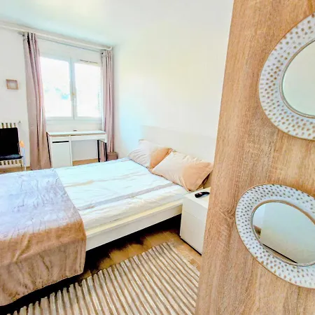 Private In Renovated - Tram 1 Min Walk Séjour chez l'habitant Nice