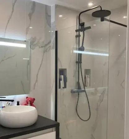 Superbe 2 Pieces Avec Vue Piscine *