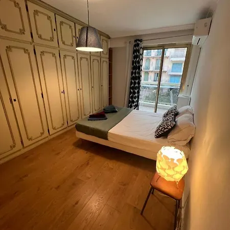 2 Crossing With Private Parking 4 Beds Two Double Bed And 2 Single Bed With 2 Balconies In Promenade Des Anglais Street With Perfect Air Conditioner Cooler And Heater *