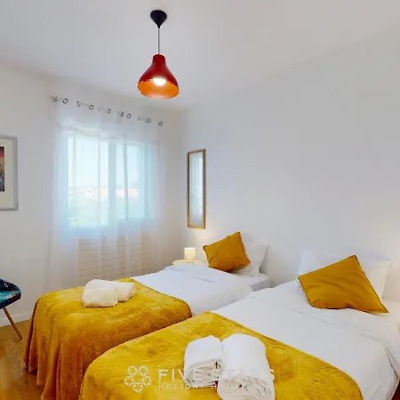 Elise Five Stars Holiday House *