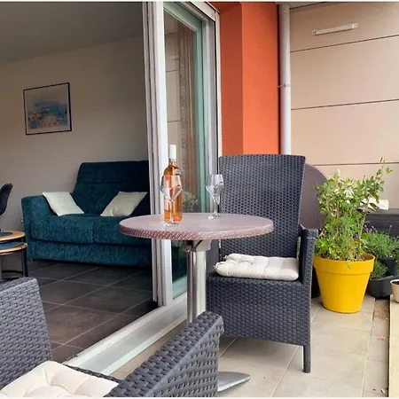 Apartment Pretty Flat, 100m Promenade In City Center