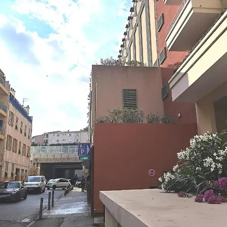 Apartment Studio With Garden Near The Sea Nice