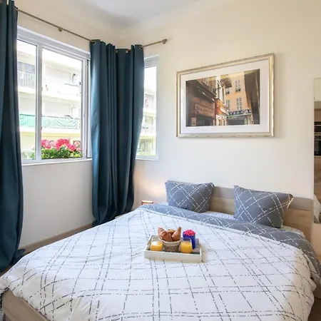 Beautiful , 3 Min Walk , Free Parking, Near Negresco Apartment Nice