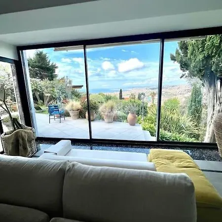 Avec Vue Et Piscine *