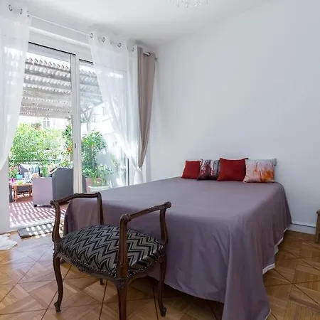 Centre - Terrasse Privé Exceptionnelle - Supérieur 3 Pièces Ac - Garage Privé Appartement *