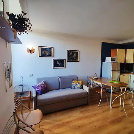 Appartement Close To Beaches And Shops, Up 6 Pers *