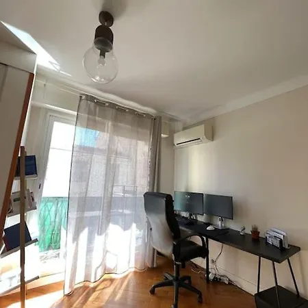 Apartment Charming Flat In Heart Of