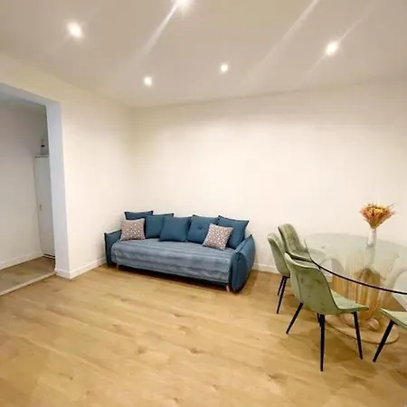 Center - Spacious - 4 Pax Nice