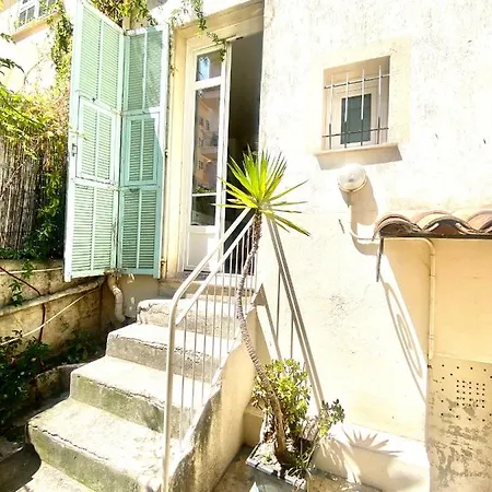 Appartement Grand T2 En Rez De Chaussée Avec Grande Terrasse Proche Du Centre Tramway à 2 Mn Nice
