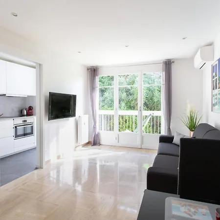 Beautiful Studio With Ac Close To The *