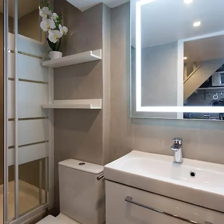 Apartment #34 Studio Victor Hugo- 5 Minutes From The *