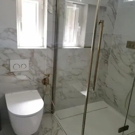 La Petite Niçoise Au Jacuzzi à 3 Min De La * Nice