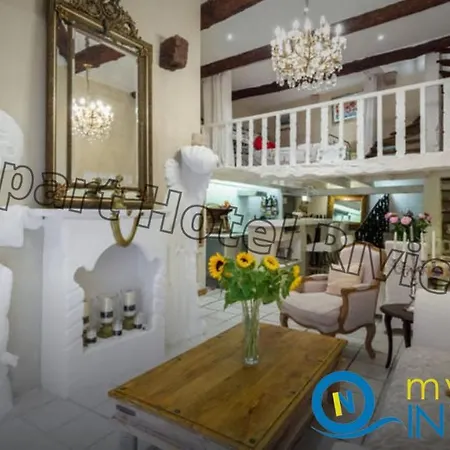 Riviera: Charming 4-room Beachside In Old Town Apartment 3*