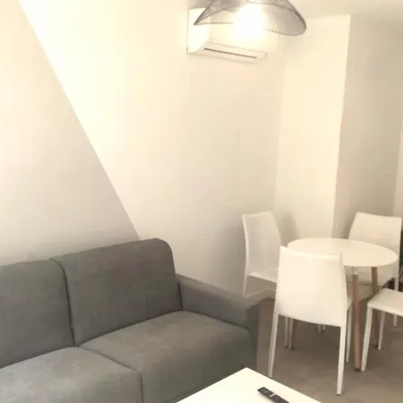 Appartement Baie Des Anges Proche 102 *