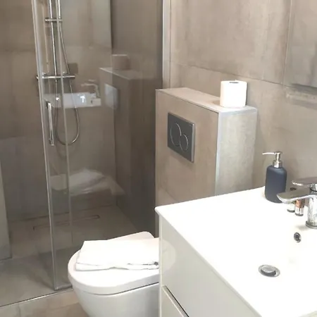 Appartement Baie Des Anges Proche 102 Nice