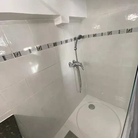 évasion Romantique Sous Les Toits Au Coeur Du Vieux Appartement *