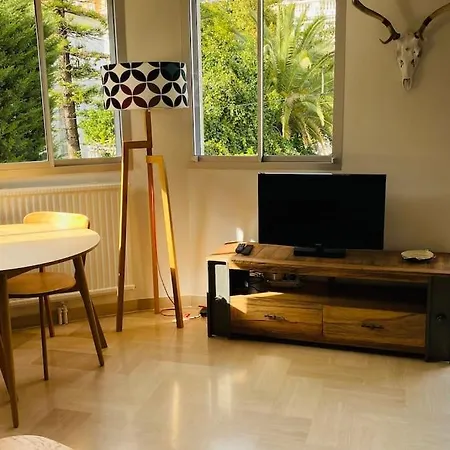 Apartment Large Studio With Parking Nice
