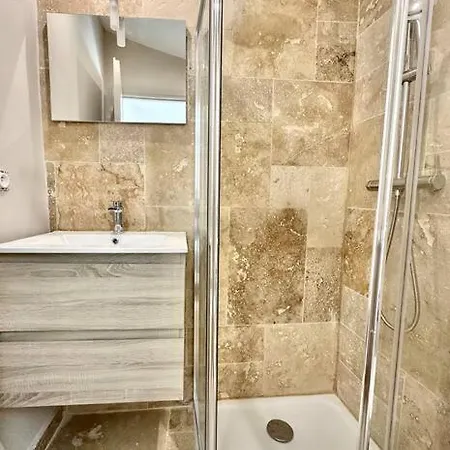 Appartement Cosy: 2 Min Train, 10 Min Plage, Clim Nice