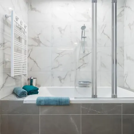Appartement Large Haussmanian In The Heart Of *