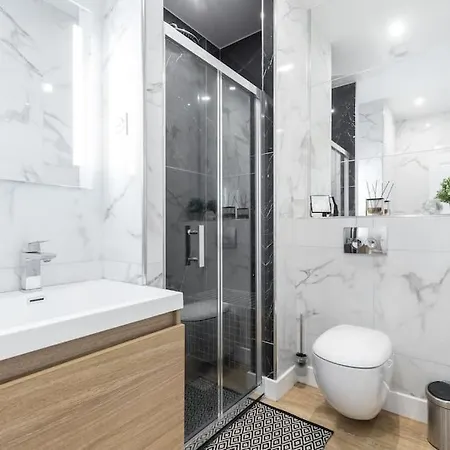 Large Haussmanian In The Heart Of Appartement *