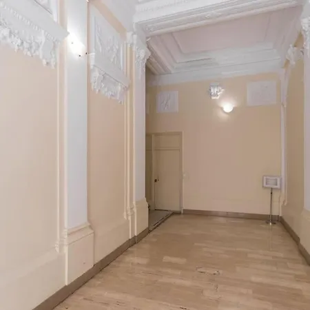 Large Haussmanian In The Heart Of Appartement Nice