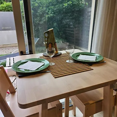 Apartment Jardin Lympia : Studio-jardin Port De Centre *