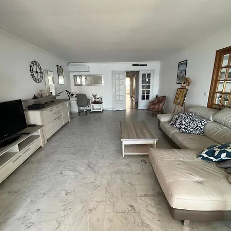 Beachfront And Sea View Entire 2 Crossing With Parking 4 Beds Two Double Bed And 2 Single Bed With 2 Sea View Balconies In Promenade Des Anglais Street 2 Bathroom 3 Wc With 40 Meters From The Beach With Perfect Air Conditioner Cooler * Nice