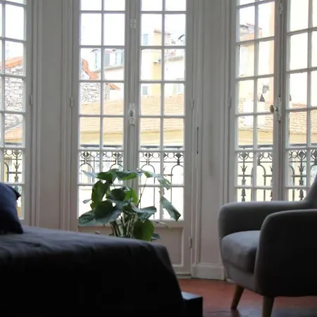 Superbe 3 Chambres + Salon 80m2 Apartment *