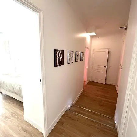 Appartement Large Haussmanian In The Heart Of Nice