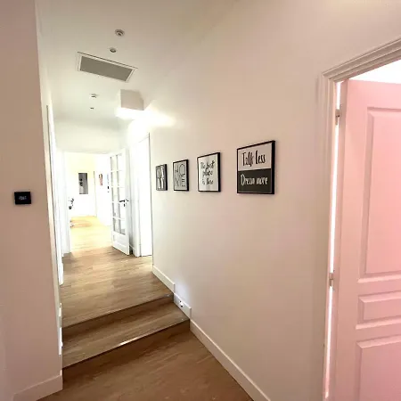 Large Haussmanian In The Heart Of Appartement *