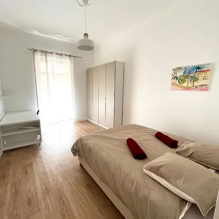 Large Haussmanian In The Heart Of Appartement *
