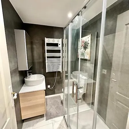 Apartment Downtown Modern Luxury - 3 Bedrooms 3 Baths Nice