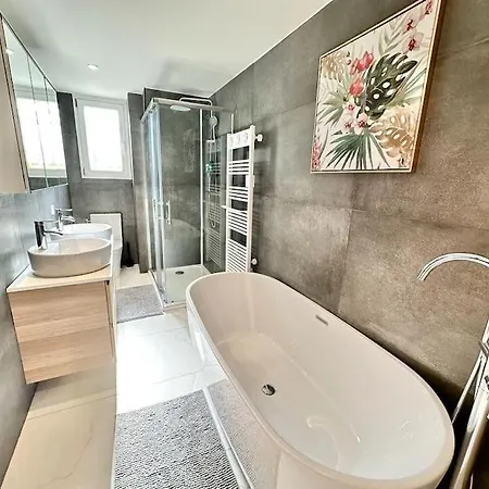 Apartment Downtown Modern Luxury - 3 Bedrooms 3 Baths *