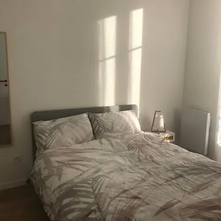 3 Bed Modern Flat Close To The Apartment *