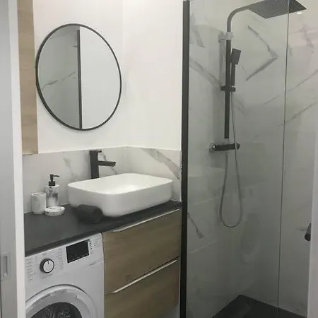 Apartment 3 Bed Modern Flat Close To The *