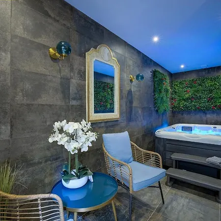 Jacuzzi, 3 Min, Couette-café