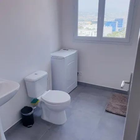 Private Room Near Airport 5 Min Train 3 Min And Tram On Site, Beach 7 Min, 2 Showers And 2 Toilets , Chambres Privatives Proche Aeroport 5 Min Train 3 Min Et Tramway Sur Place, Plage 7 Min, 2 Douches Et 2 Wc Nice