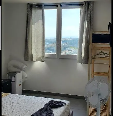 Private Room Near Airport 5 Min Train 3 Min And Tram On Site, Beach 7 Min, 2 Showers And 2 Toilets , Chambres Privatives Proche Aeroport 5 Min Train 3 Min Et Tramway Sur Place, Plage 7 Min, 2 Douches Et 2 Wc Bed & Breakfast Nice