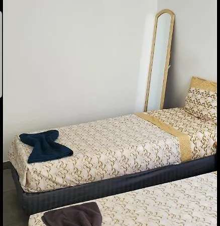Private room near airport 5 min train 3 min&tram on site, beach 7 min, 2 showers&2 toilets , Chambres privatives proche aéroport 5 min train 3 min et tramway sur place, plage 7 min, 2 douches et 2 wc *