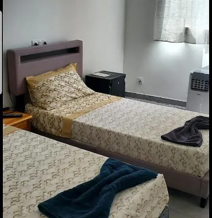 Private Room Near Airport 5 Min Train 3 Min And Tram On Site, Beach 7 Min, 2 Showers And 2 Toilets , Chambres Privatives Proche Aeroport 5 Min Train 3 Min Et Tramway Sur Place, Plage 7 Min, 2 Douches Et 2 Wc
