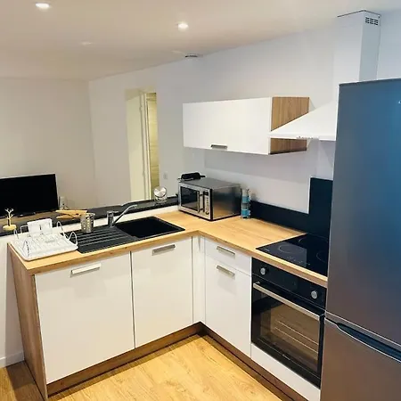Apartment Apt T4 En Rez De Maison Nice
