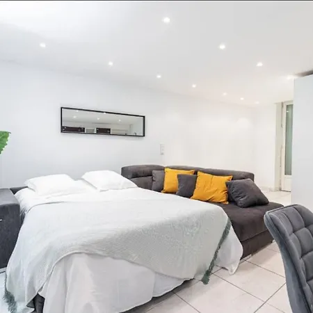 Grand Appartement- Le Port A/c Apartment Nice