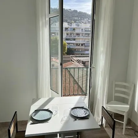 2 Pieces Cocooning Pres Du Port/gare Riquier Apartment Nice